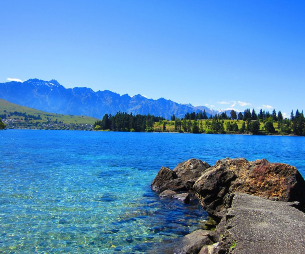 NZ - SouthIsland Lake Queenstown