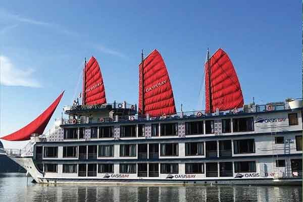 Vietnam-Group-Tour Boat Halong Bay