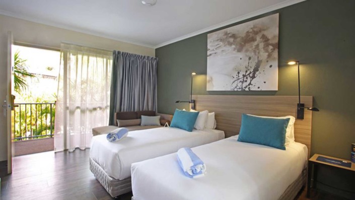 East-Coast-Reefs-and-Beaches-Mantra-Room