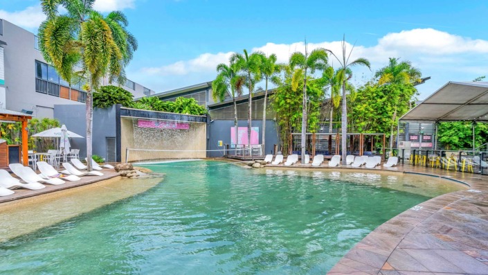 East-Coast-Reefs-and-Beaches-gilligans-pool