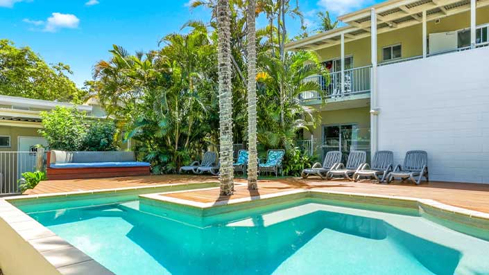 East-Coast-Australia-Where-we-Stay-Flashpackers-Noosa-Pool