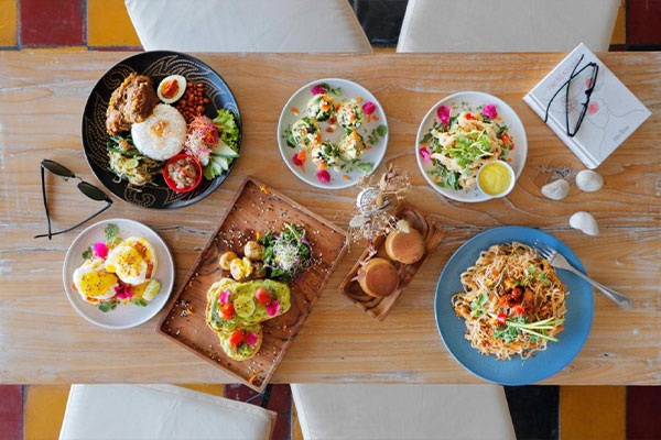 Ultimate Bali Backpacker Group Tour 7 Food Accomodation