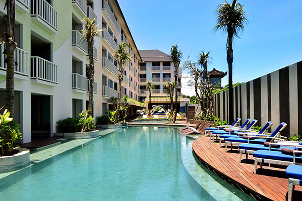Ultimate Bali Backpacker Group Tour 7 Pool Accomodation