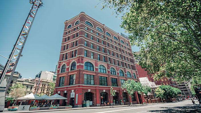 UltimateOz-Work-and-Travel-Australia-WakeUp-Wakeup-Central-Exterior